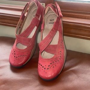 New Women’s Red Earth Origins Shoes!